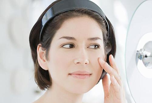 額頭長痘的原因及調理方法 杜絕痘痘橫行