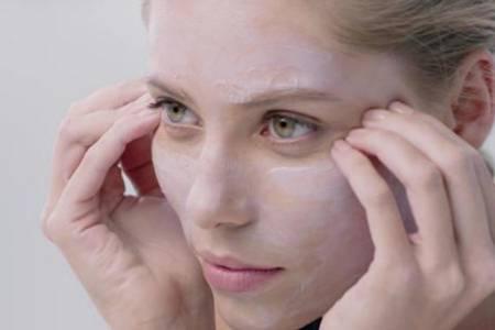 女生敷面膜的正確方法，女生美容的面膜護膚訣竅