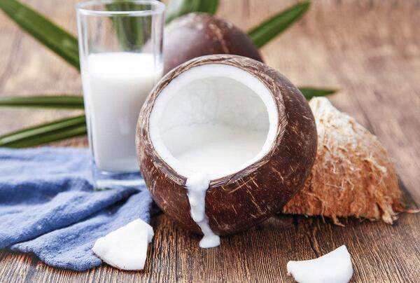椰子汁的功效，能美顏護(hù)膚！