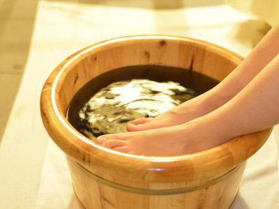 用醋泡腳有什么好處，養(yǎng)護(hù)肌膚！