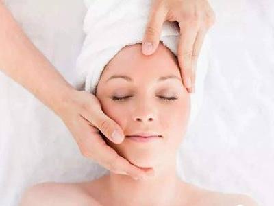 女生皮膚去角質的正確方法，清潔角質煥發白皙亮顏