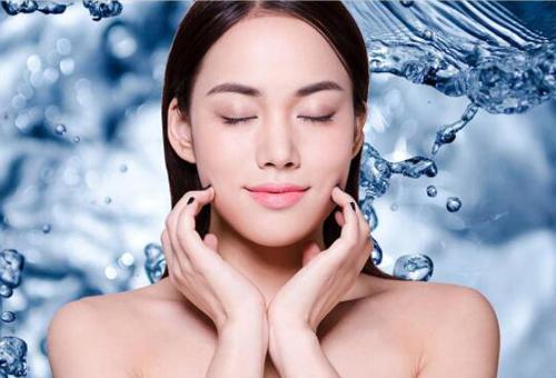 為什么肌膚容易缺水干燥?日常保濕要做好這4點