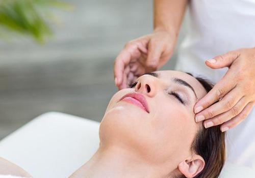 油性皮膚用什么護(hù)膚品 油性肌膚夏季如何護(hù)膚