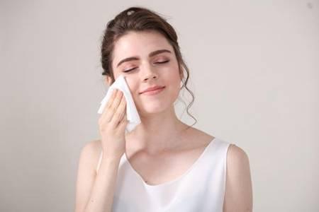 女性面部脂溢性皮炎怎么治，臉上出油多長痘注意六件事情