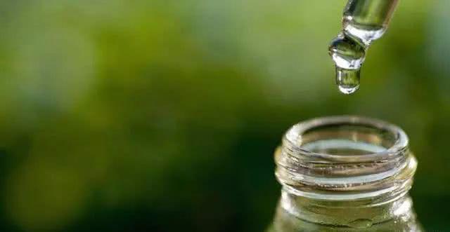 精華液可以天天使用嗎 如何正確使用精華液?-易網(wǎng)<a href=http://www.logojc.com/ target=_blank class=infotextkey>健康養(yǎng)生</a>網(wǎng) 精華液可以天天使用嗎 如何正確使用精華液?