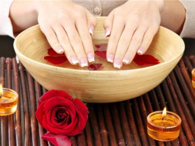 如何進(jìn)行手部保養(yǎng) 女人手部保養(yǎng)方法