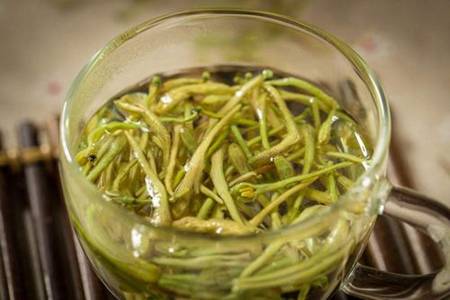 金銀花的美容功效與作用，金銀花泡水祛痘還你好皮膚