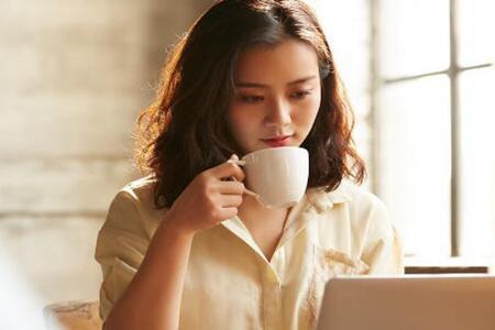 臉上長黃褐斑怎么辦？這4個調理小妙招可淡化斑點