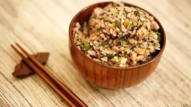 它被稱為“長壽菜”，端午前后吃，賽過吃補藥！