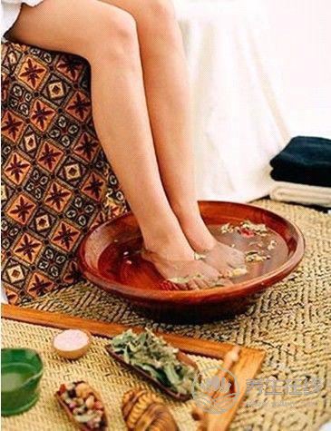 秋季泡腳妙招，學起來，勝過補藥
