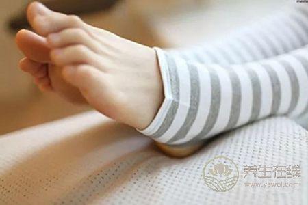 冬天腳跟干裂該怎么辦?