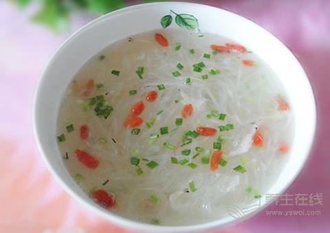 冬季老年人補鈣吃什么 蝦皮白蘿卜湯最補鈣