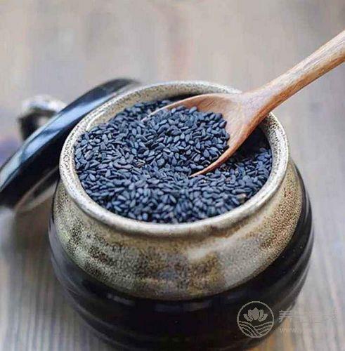 夏季多吃4種食物，防掉發、白發，每天吃沒有頭皮屑