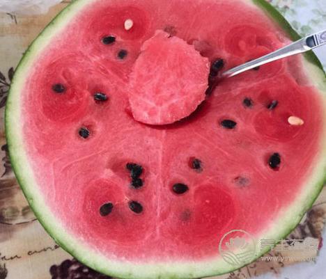 夏季怎么挑選西瓜，吃西瓜的方法你用對了嗎