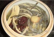 早秋皮膚養(yǎng)血潤燥喝泥鰍紅棗湯