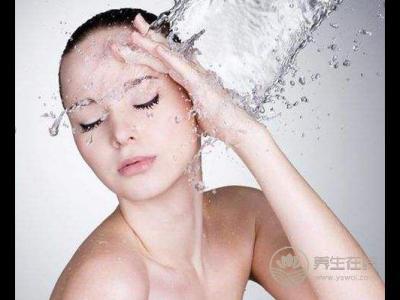 夏日三招打好抗痘戰(zhàn)役