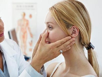 夏季脫發問題不可小覷 發現頭皮過敏需要立即修復