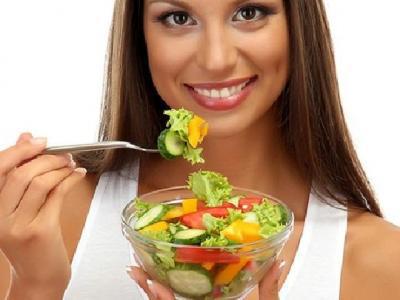 春季降肝火可以多吃些什么食物 春季熬夜肝火旺多吃涼拌菜下火