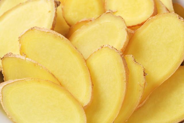 生姜擦頭皮有什么好處和壞處，護(hù)養(yǎng)頭發(fā)也需要適可而止!