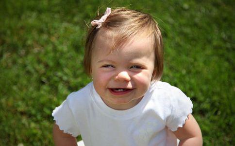 滴眼藥水注意事項 如何為寶寶滴眼藥水 撲爾敏 怎么滴眼藥水