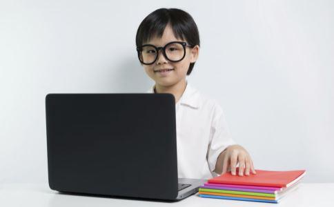 視力減退 預防近視眼并發癥 眼底 屈光手術