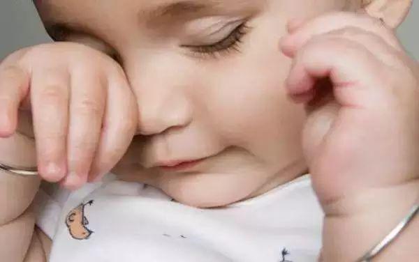 寶寶總眼淚汪汪、有眼屎,寶媽們該怎么辦? 寶寶總眼淚汪汪、有眼屎,寶媽們該怎么辦?