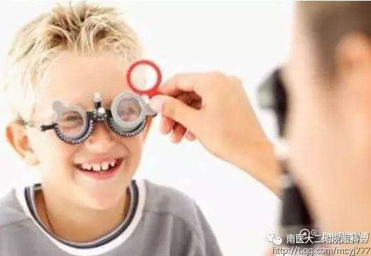 孩子近視了，眼鏡會越戴越深嗎？