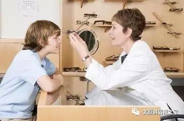 驗(yàn)光配鏡前為什么先查瞳距？