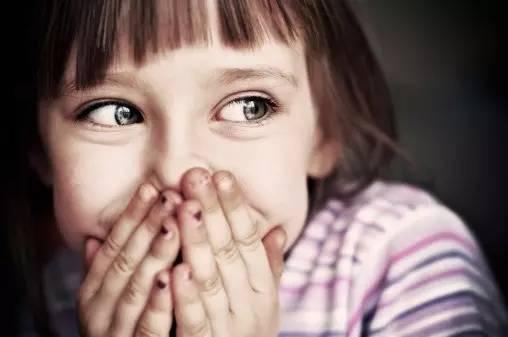 孩子近視的前期表現，家長您知道嗎？