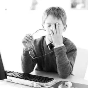 學(xué)生近視預(yù)防控制與治療