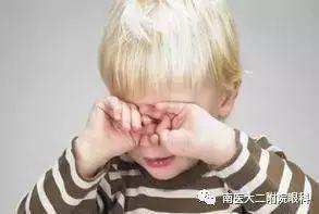 孩子近視越來越嚴重，注意這幾個細節！