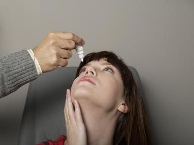 眼睛干澀滴眼藥水為何越滴越干？