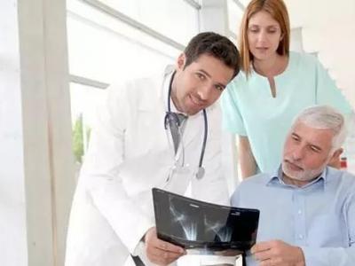 白內(nèi)障手術(shù)要多少錢？記住這個數(shù)！別被騙了