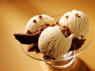 預防近視少吃冰冷甜食，多吃硬質食品