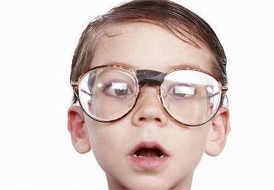 近視眼發展有三個階段