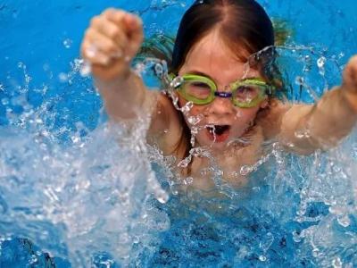 ?夏季游泳容易引發眼病