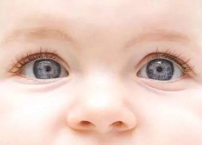 如何才能發(fā)現(xiàn)寶寶的視力問(wèn)題？