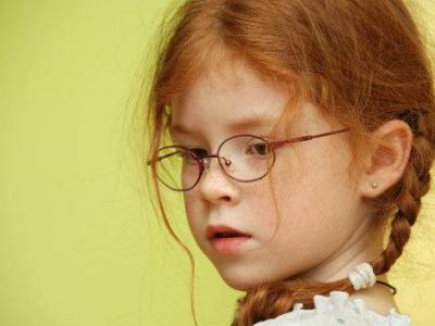 高度遠(yuǎn)視不戴鏡也會引發(fā)斜視