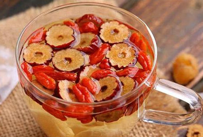 熬夜后養肝護肝喝四種茶最好-易網健康<a href=http://www.logojc.com/jkys/ target=_blank class=infotextkey>養生</a>網 熬夜后養肝護肝喝四種茶最好