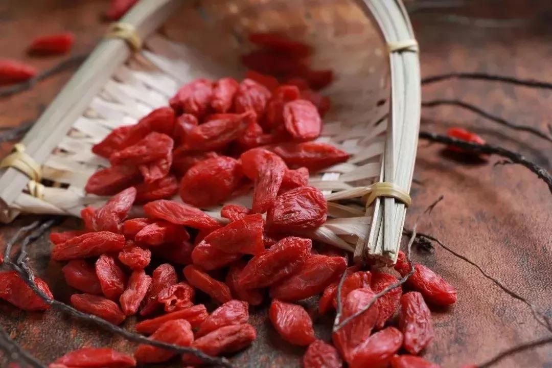 枸杞紅棗泡水喝的害處 枸杞紅棗泡水喝的禁忌