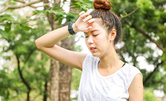 夏季容易中署怎么辦?教你調(diào)理出不怕熱體質(zhì)-易網(wǎng)<a href=http://www.logojc.com/ target=_blank class=infotextkey>健康養(yǎng)生</a>網(wǎng) 夏季容易中署怎么辦?教你調(diào)理出不怕熱體質(zhì)