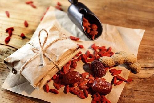 豬蹄燉雞血藤——補氣血強筋骨