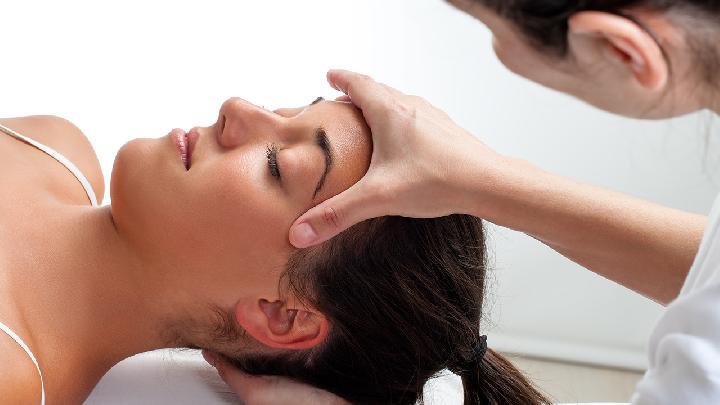 中醫如何通過按摩治療頸椎病 老中醫推薦頸部按摩保健四手法-易網健康養生網 中醫如何通過按摩治療頸椎病 老中醫推薦頸部按摩保健四手法