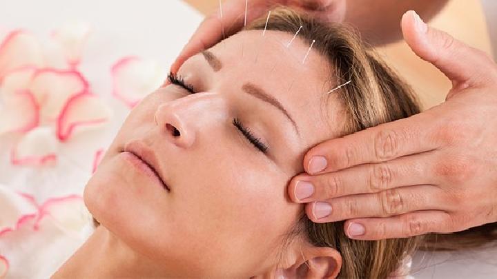 中醫(yī)針灸治療銀屑病應(yīng)該怎么做？哪些蔬菜對(duì)銀屑病康復(fù)有好處？