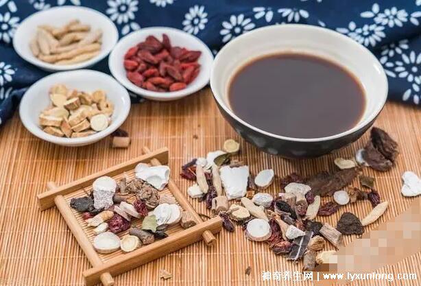 黃芪15g桂枝15g白芍15g姜6克紅棗4枚(黃芪桂枝五物湯的功效)