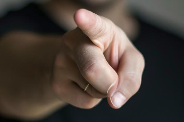 商陽穴位置及功效-易網健康<a href=http://www.logojc.com/jkys/ target=_blank class=infotextkey>養生</a>網 商陽穴位置及功效